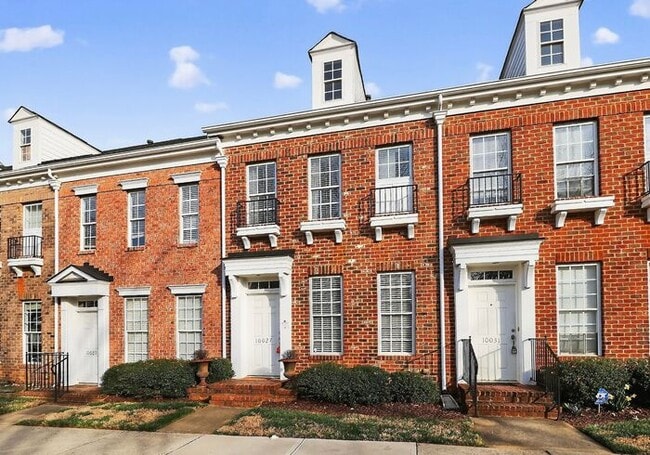 Photo - Beautiful 2BD/2.5BA Townhome in Huntersville!