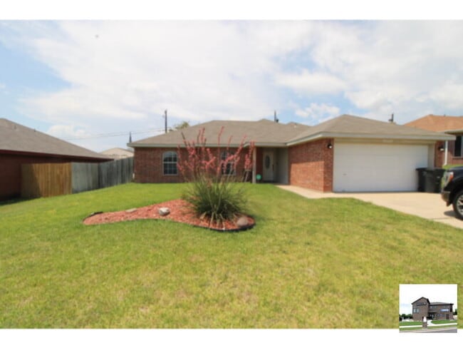 Building Photo - 3303 Solomon Dr