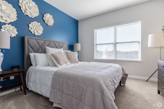 1BR, 1BA - 779SF - Bedroom