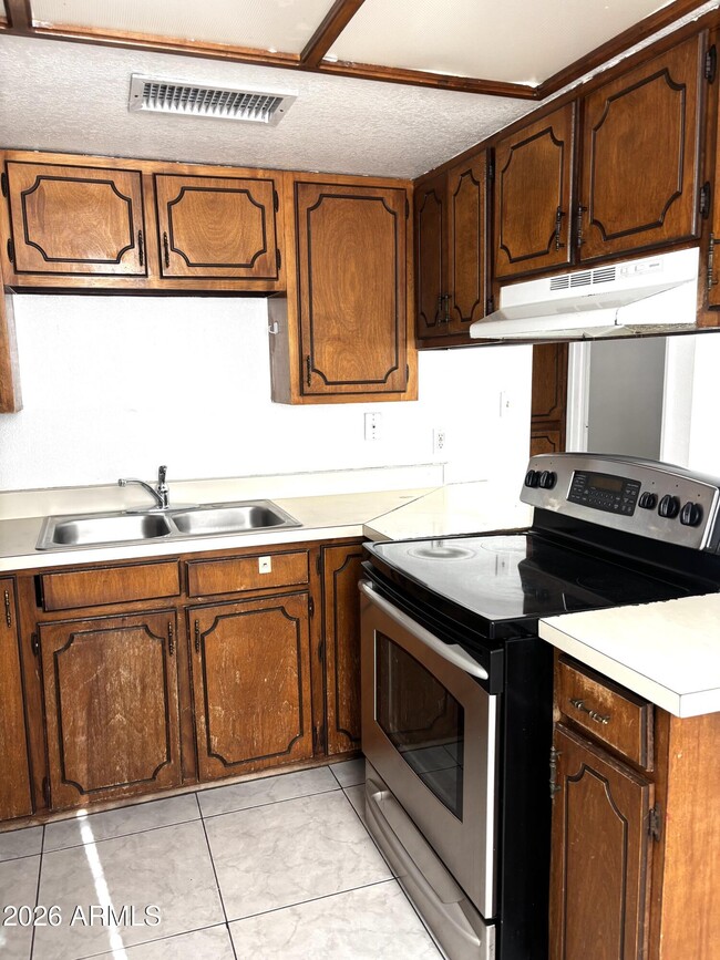 2135 Hohokam Dr