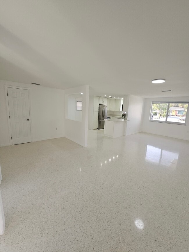 Photo - 445 Creek Ln Dr