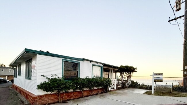 Photo - Oceanfront Gem on Niagara Avenue — Steps from the Pier
3 Bed | 2 Bath | Fully Remodeled | Ocean B... Unidad 15