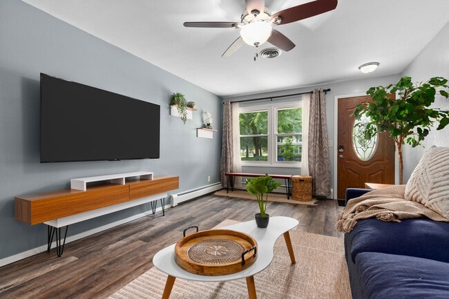 Photo - 733 W 4th St Unit ID1296521P