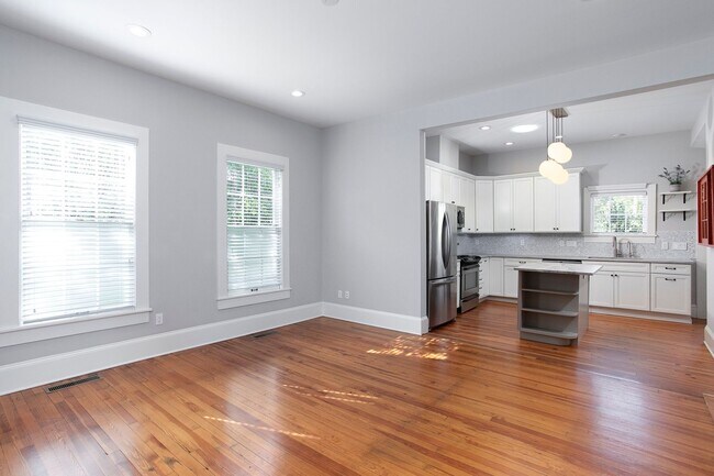 Photo - Gorgeous Historic 3 bed 2 bath at Golden B...
