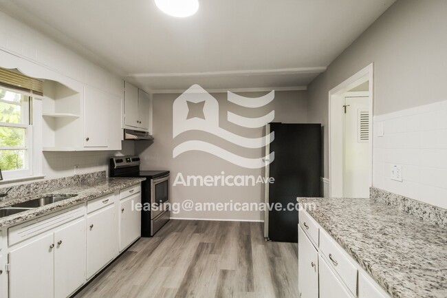 Photo - 1061 55th St