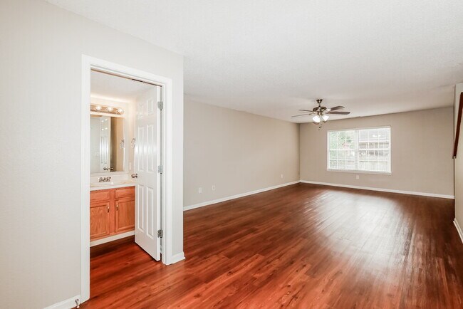 Photo - 707 Deer Trail Dr