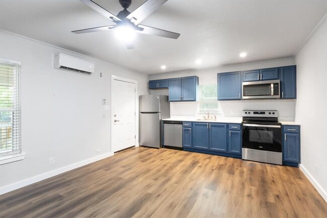 Photo - 1445 Hillview Ave