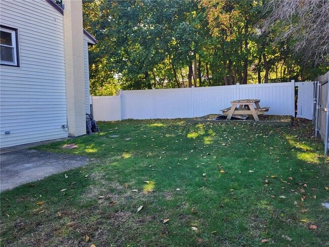 Photo - 160 Hillcrest Ave