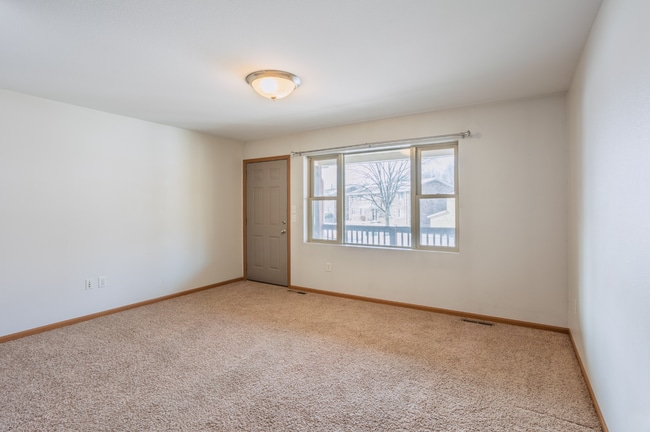 Photo - 819 Hawkeye Dr