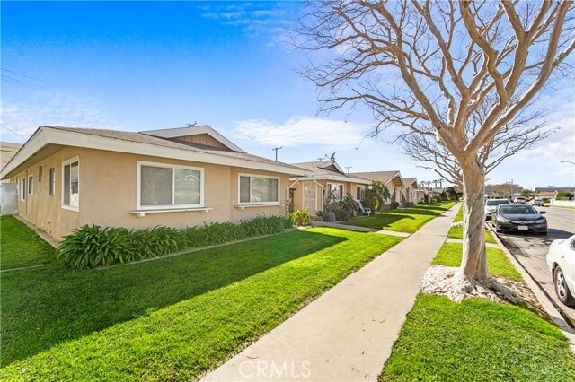 5932 Santa Barbara Ave Unidad B