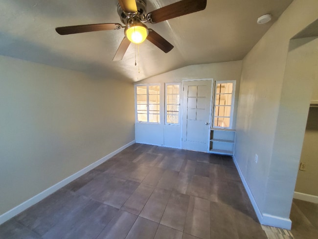Photo - 309 W Jacinto St Apartment