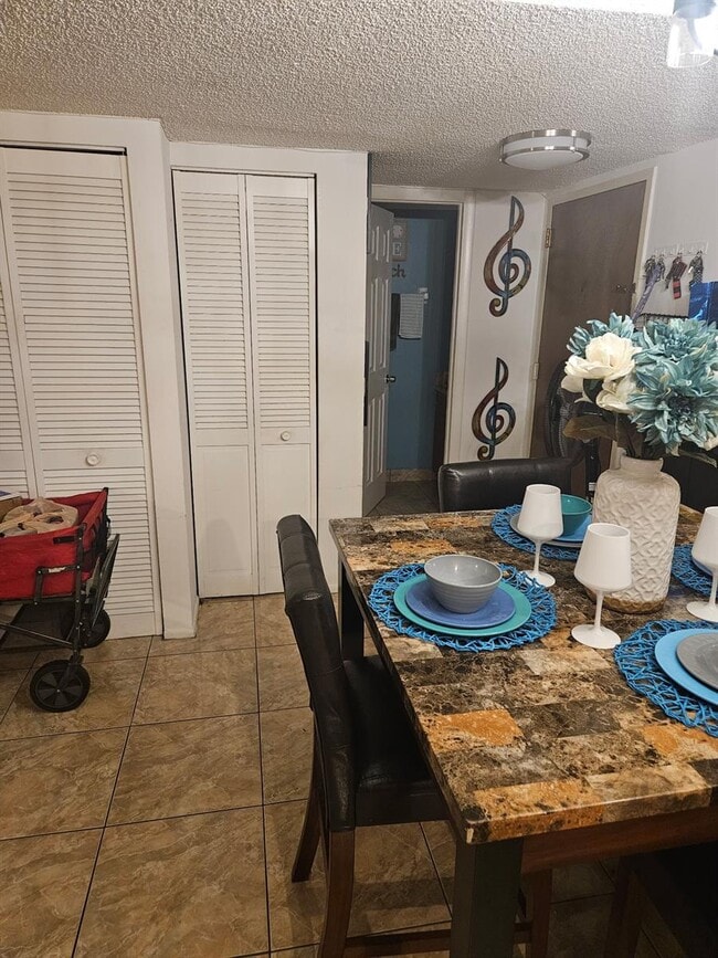 Photo - 3710 Inverrary Dr Unidad 2G