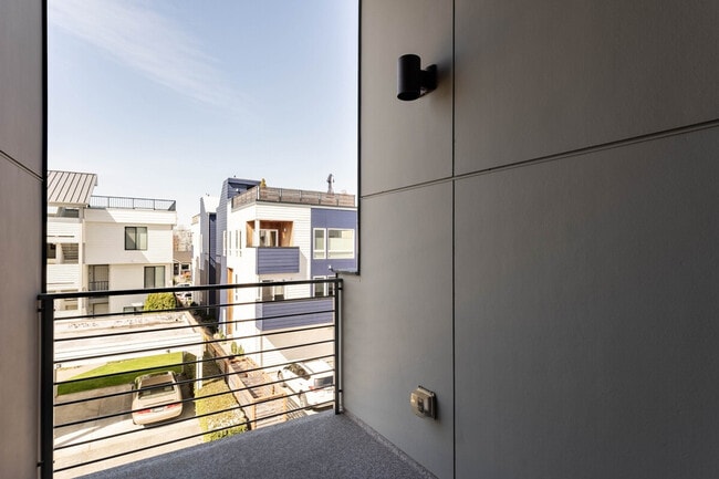 Photo - 3066 63rd Ave SW Unidad ID1051271P