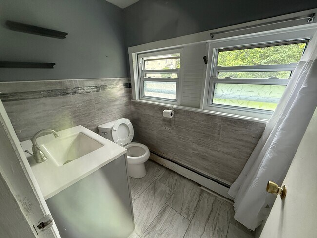 Photo - 888 Grafton St Unit 2