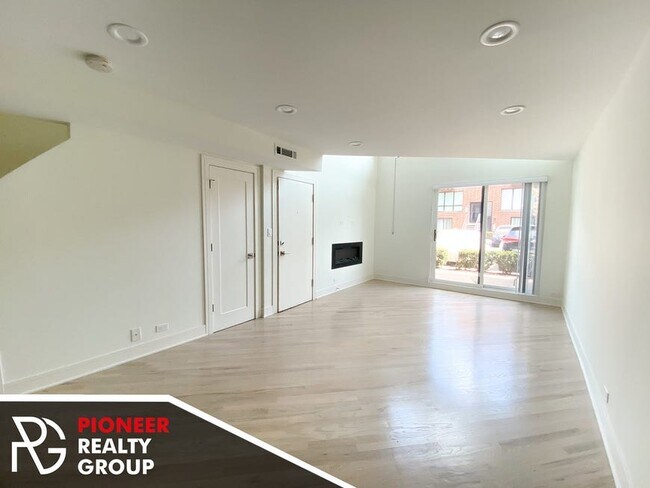 Photo - 853 W Grace St Unit 2