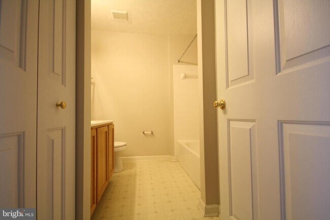 Photo - 2718 Thornbrook Ct