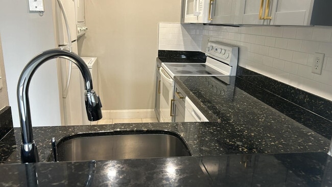 Photo - 3662 N University Dr Unit F-7