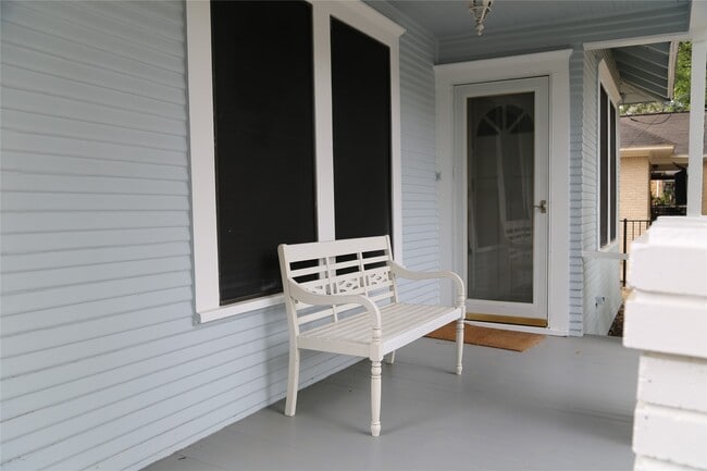 Photo - 808 Pecore St