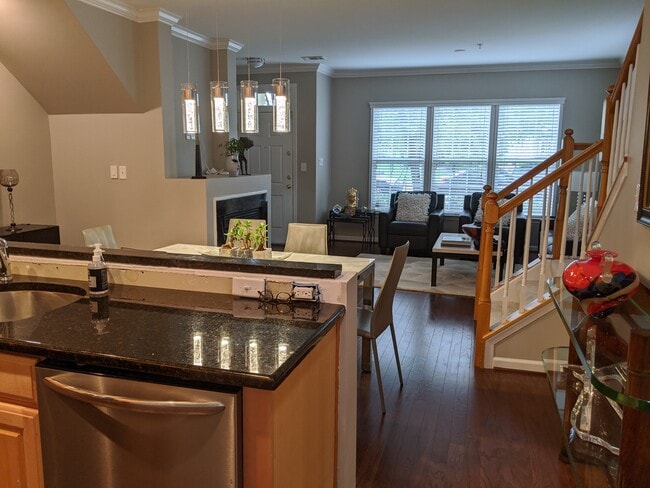 Building Photo - 316 Cross Green St Unit 316A