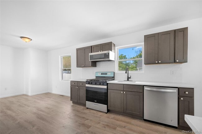 Photo - 8 N Clinton St