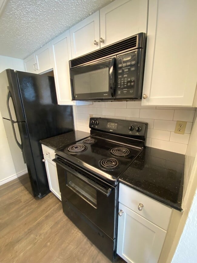 Photo - UT PRE-LEASE: 3 bed/2 bath Condo w/ Fireplace, Cathedral Ceilings in bedrooms