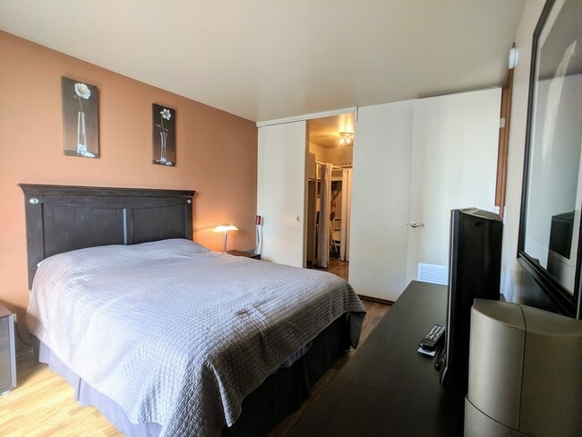 Photo - PAVILION AT WAIKIKI FULLY FURNISHED 1BD/1BA/1PK CENTRAL AC Unidad 1402