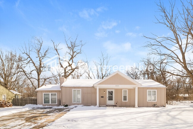 Building Photo - 10505 Eastern Ave