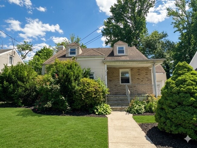 Photo - 352 E 7th Ave