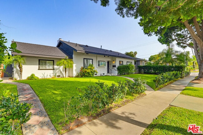 Photo - 9209 Paramount Blvd