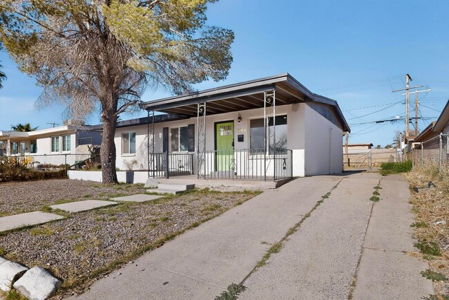 Photo - Charming 3 bedroom, 1 bath home in Central East El Paso!