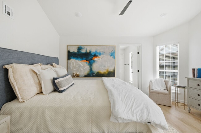 Photo - Harper Flatts