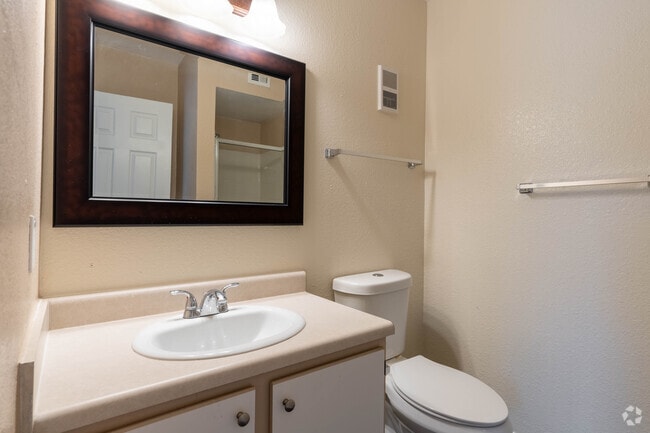 2BR, 2BA - 970SF
