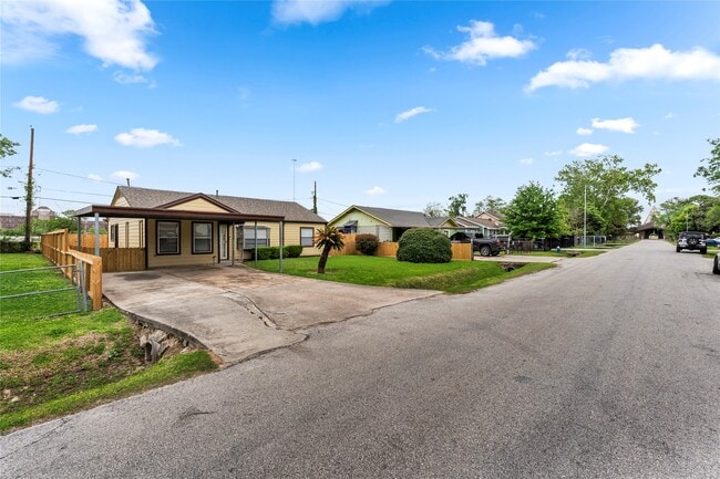 Photo - 5703 Minden St