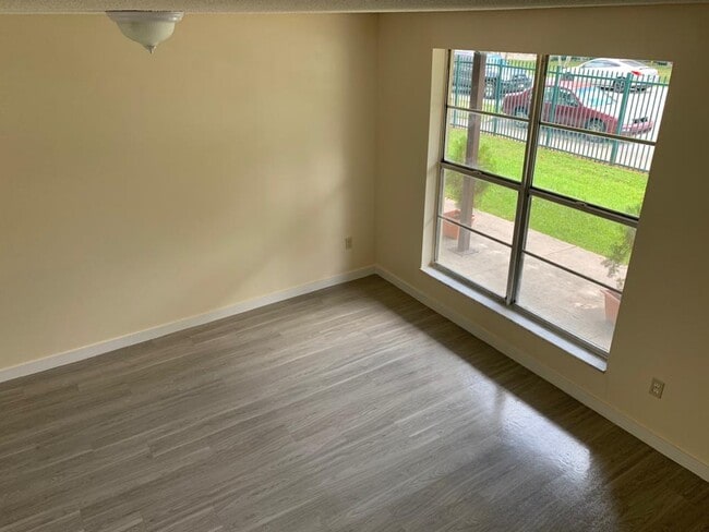 Photo - Westland Apartments