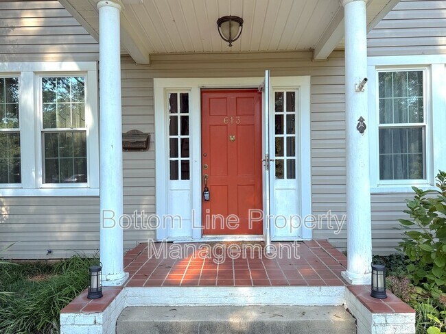 Photo - 613 S York St