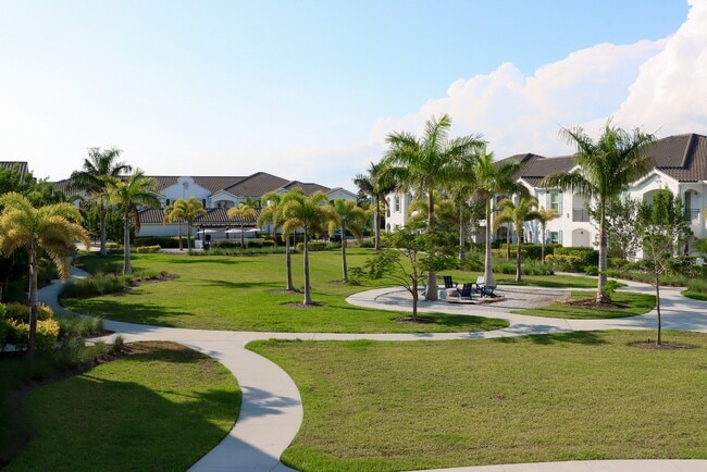 The Crest at Naples