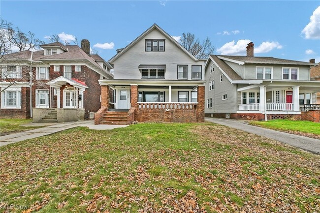 Building Photo - 3234 Euclid Heights Blvd Unit Lower