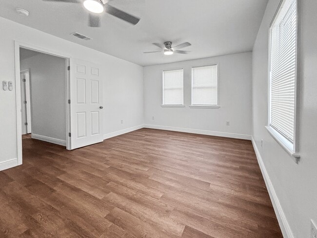 Photo - 9102 Oleander St