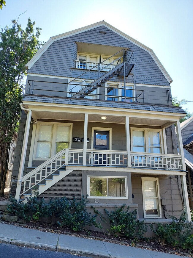 Photo - 209 Williams St