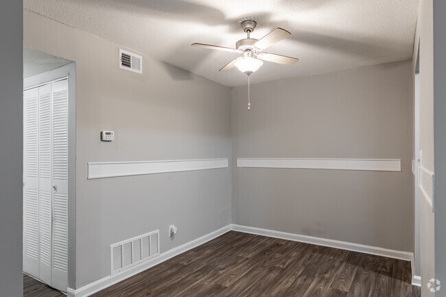 2BR, 1.5BA - 1000SF Dining