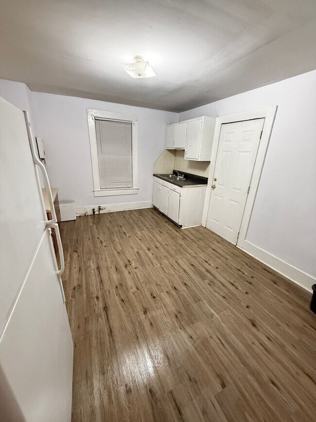 Photo - 506-506 Kingston Ave NE Unit 506B