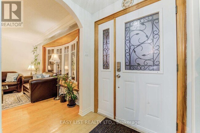 Photo - 946 McBride Ave