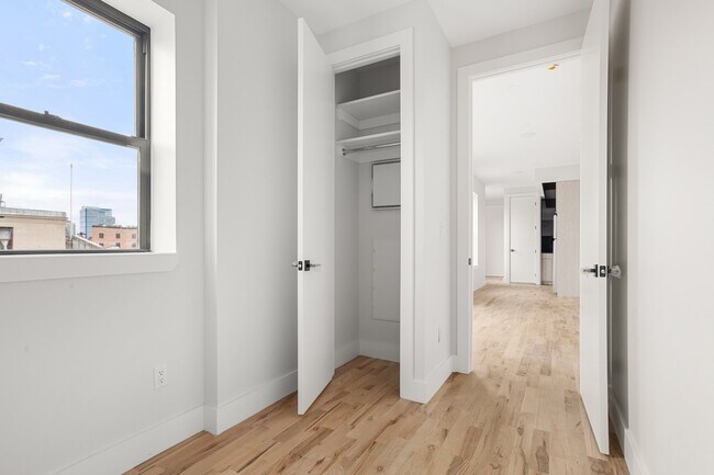 Photo - 483 Willis Ave