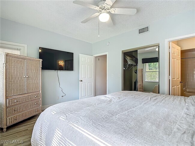 Building Photo - 1044 Woodshire Ln Unit B102