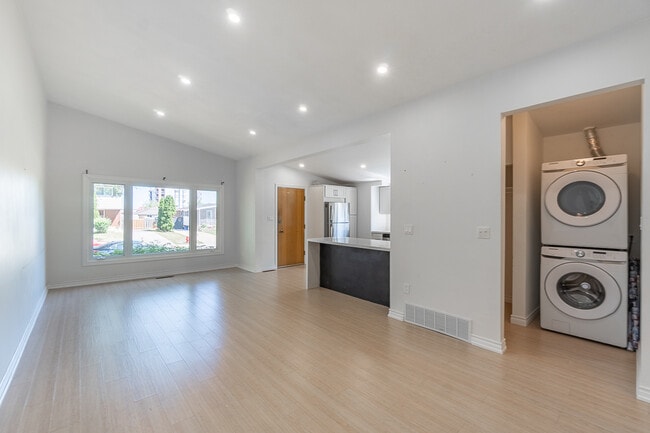 Photo - 20 Blackthorne Ave