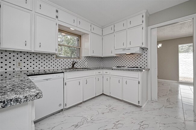 Building Photo - 26414 Maplewood Dr Rental