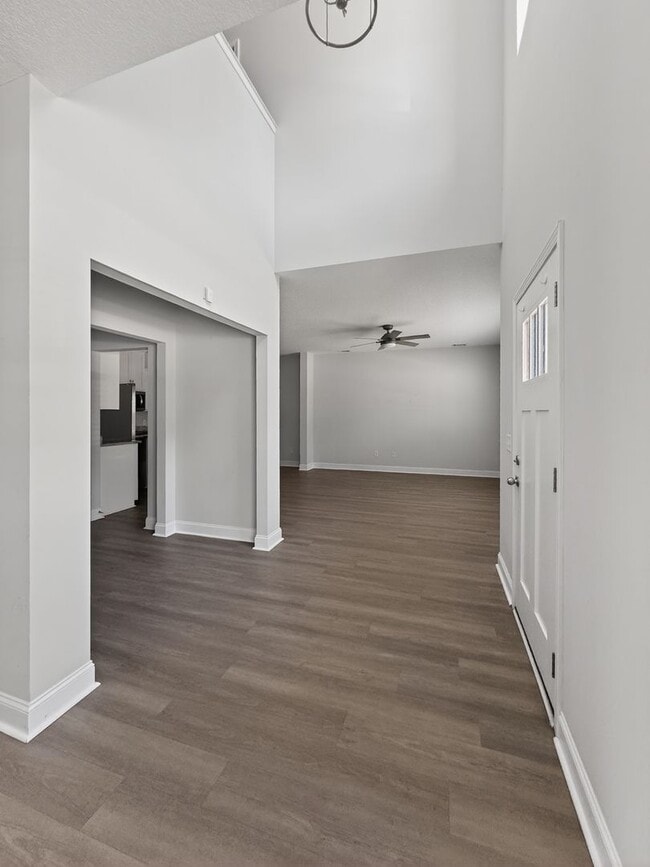 Photo - RATE DROP ALERT (was $2350/month) and MOVE-IN SPECIAL: 50% OFF 1ST MONTH'S RENT!**