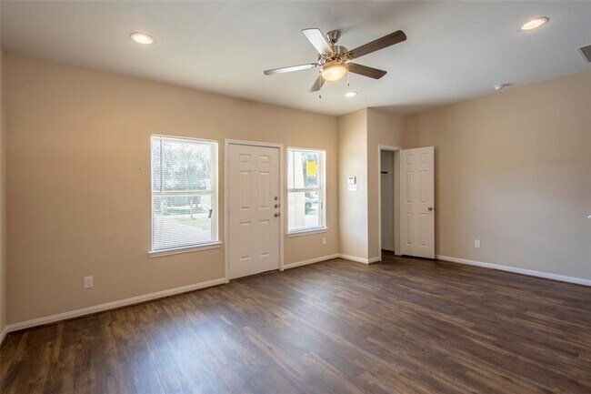 Photo - 8530 Homewood Ln Unidad B