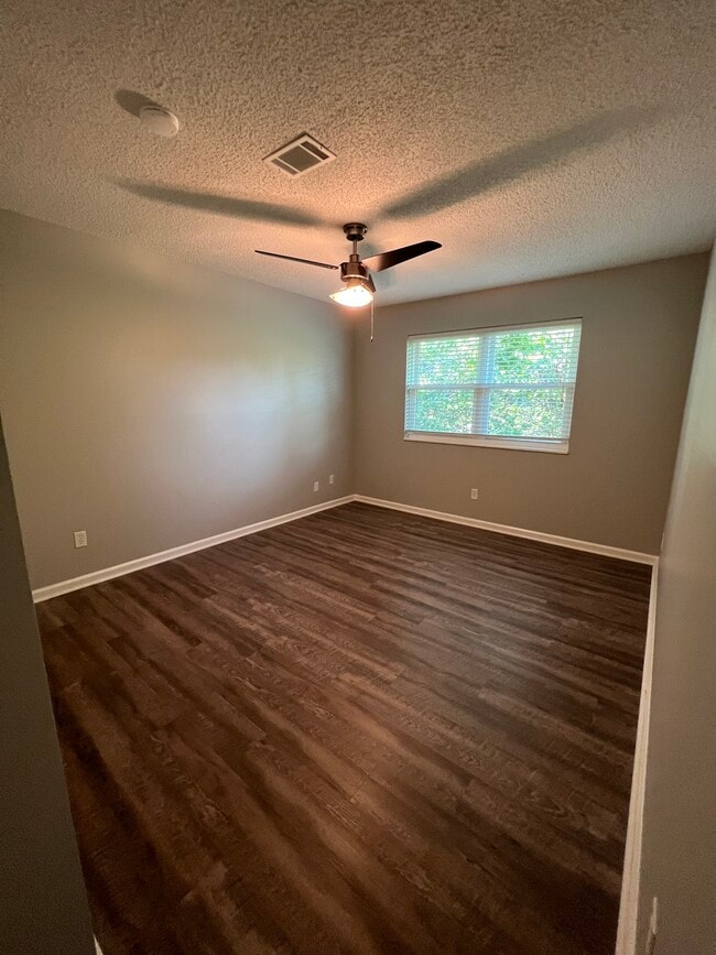 Building Photo - 125 Carl Dr Unit 35