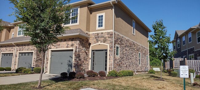 Building Photo - 15881 Valley View Dr Rental